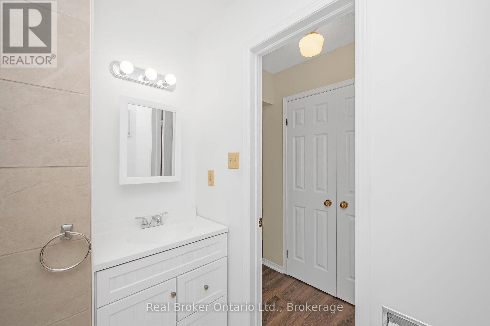 10 Avonbridge Court, Hamilton, Ontario  L8W 3G1 - Photo 18 - X12461131