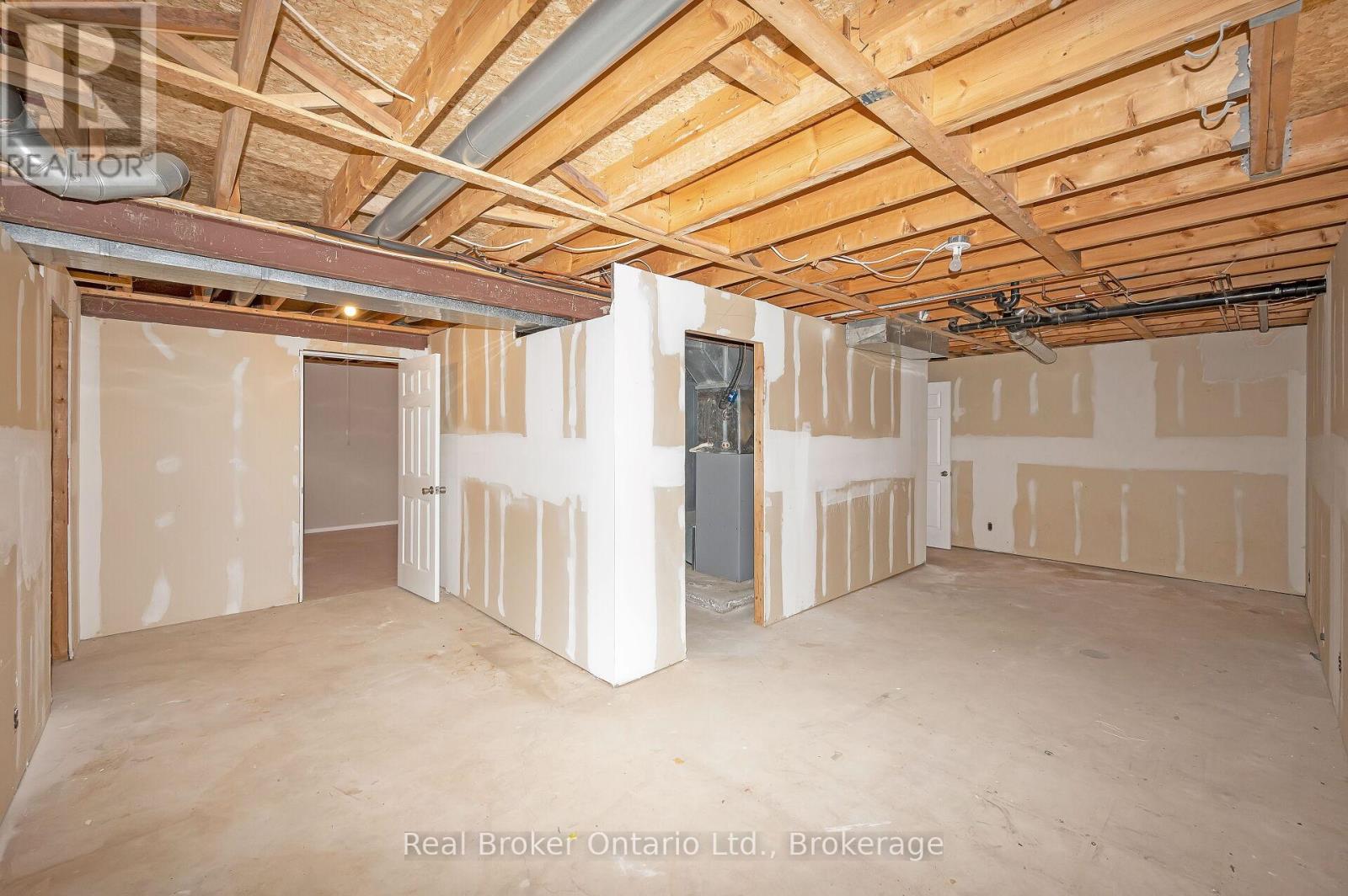 10 Avonbridge Court, Hamilton, Ontario  L8W 3G1 - Photo 33 - X12461131