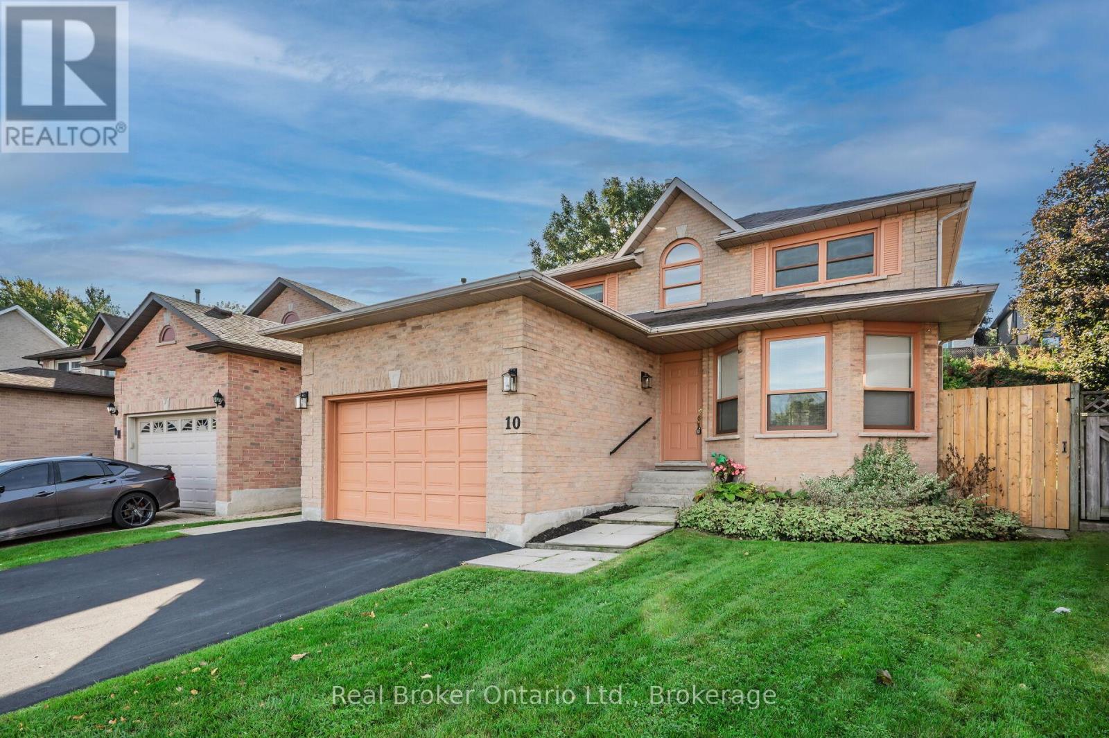 10 Avonbridge Court, Hamilton, Ontario  L8W 3G1 - Photo 4 - X12461131