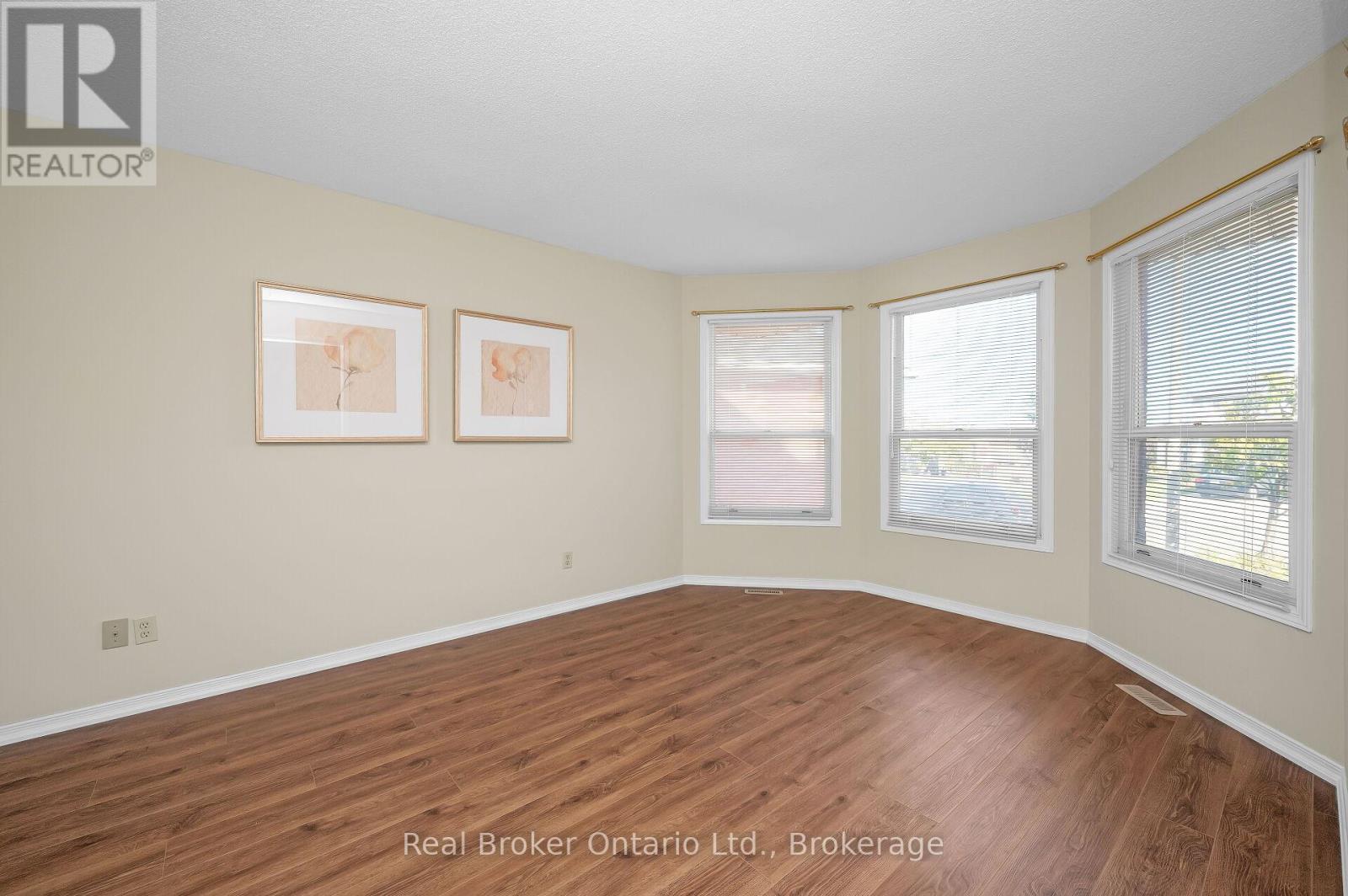 10 Avonbridge Court, Hamilton, Ontario  L8W 3G1 - Photo 7 - X12461131