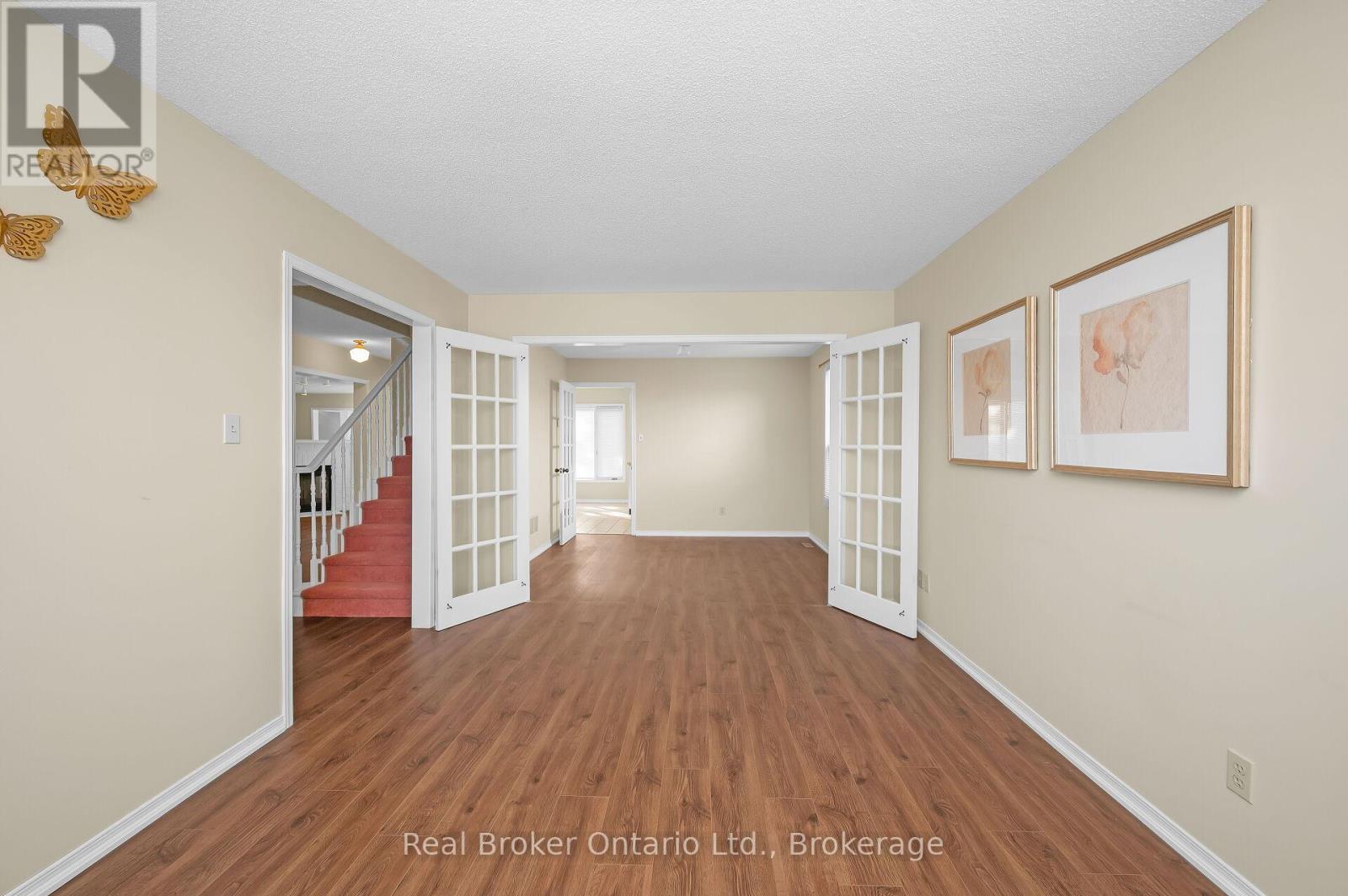 10 Avonbridge Court, Hamilton, Ontario  L8W 3G1 - Photo 8 - X12461131
