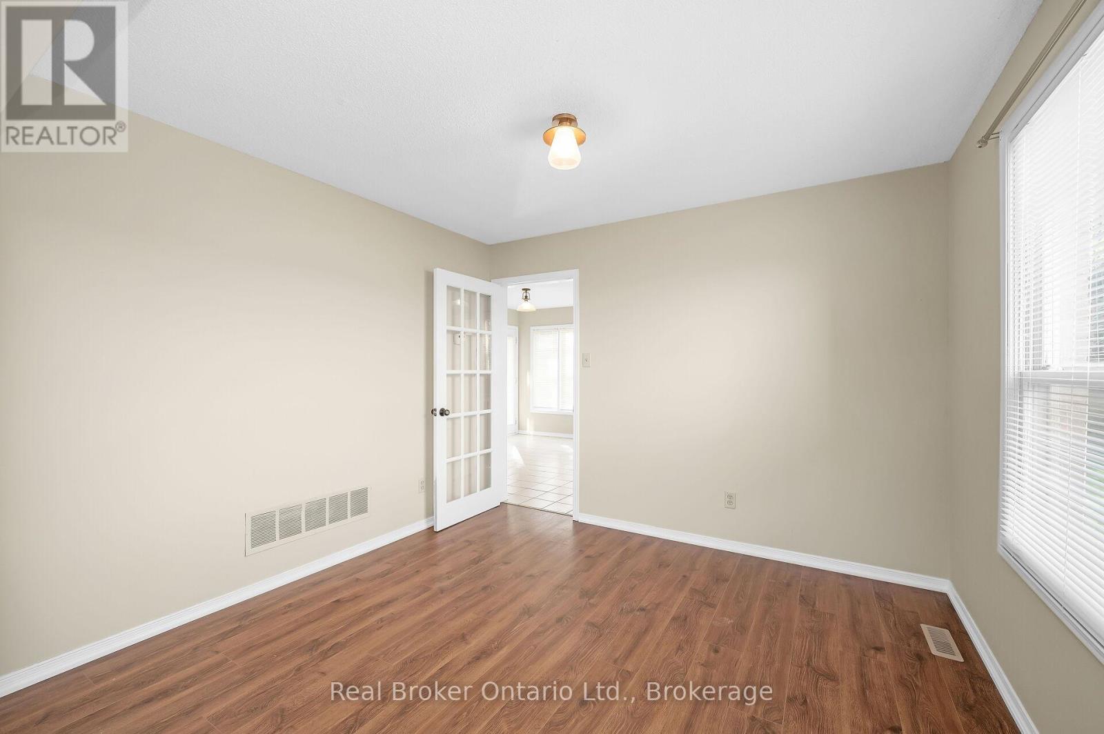 10 Avonbridge Court, Hamilton, Ontario  L8W 3G1 - Photo 9 - X12461131