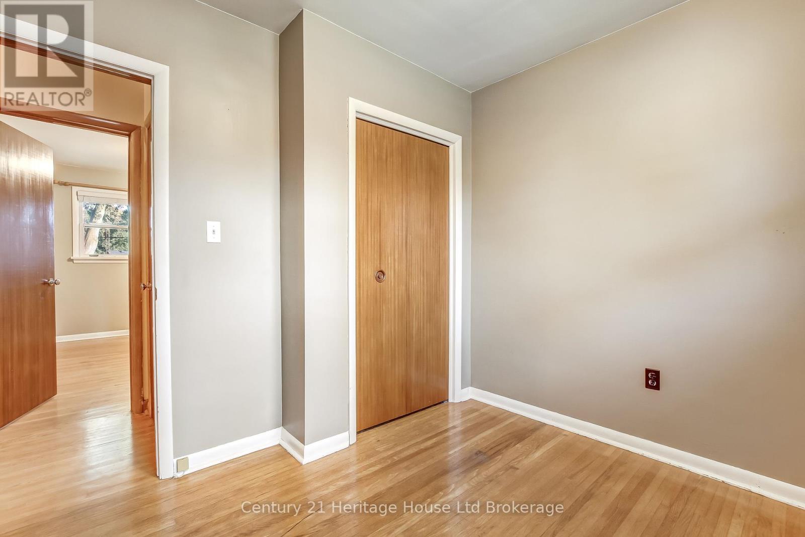 1009 Warwick Street, Woodstock, Ontario  N4S 4S3 - Photo 16 - X12461142