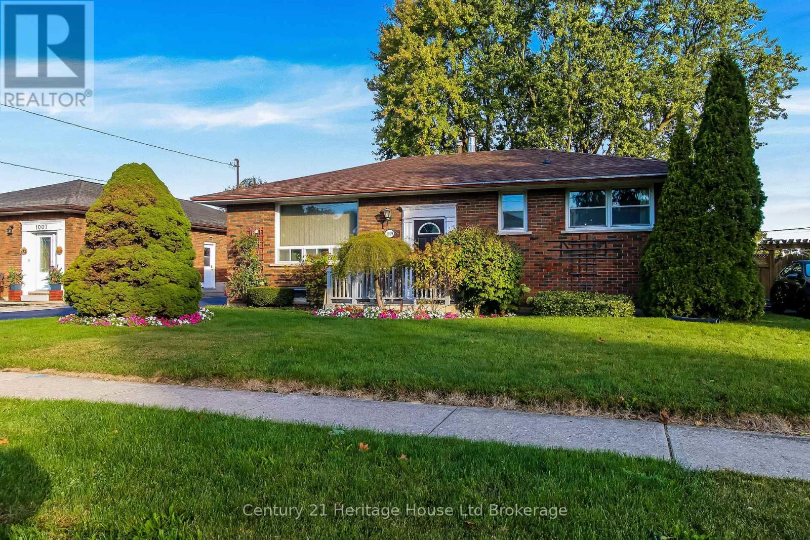 1009 Warwick Street, Woodstock, Ontario  N4S 4S3 - Photo 2 - X12461142