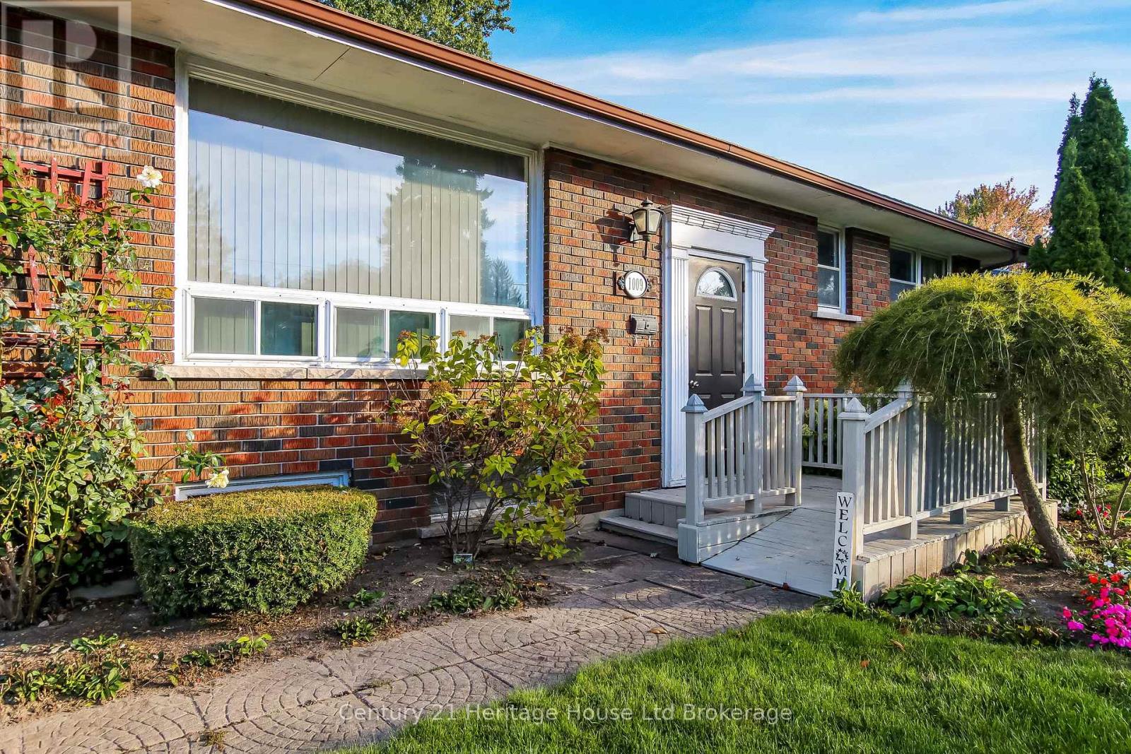 1009 Warwick Street, Woodstock, Ontario  N4S 4S3 - Photo 4 - X12461142