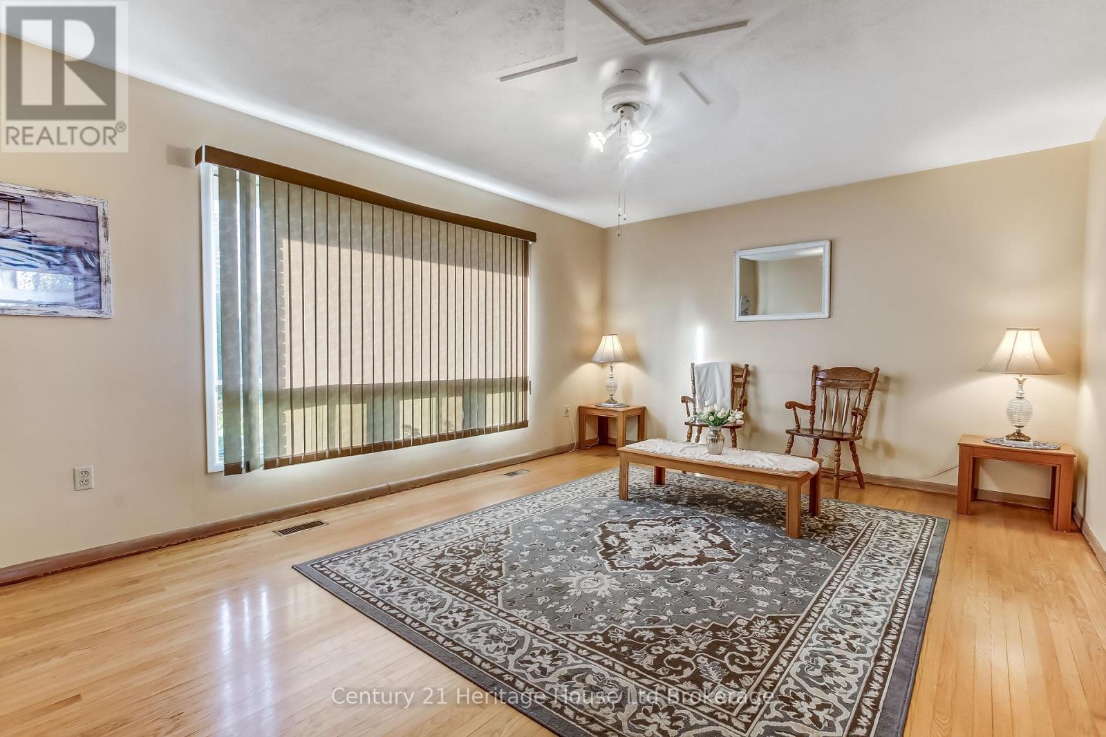 1009 Warwick Street, Woodstock, Ontario  N4S 4S3 - Photo 6 - X12461142