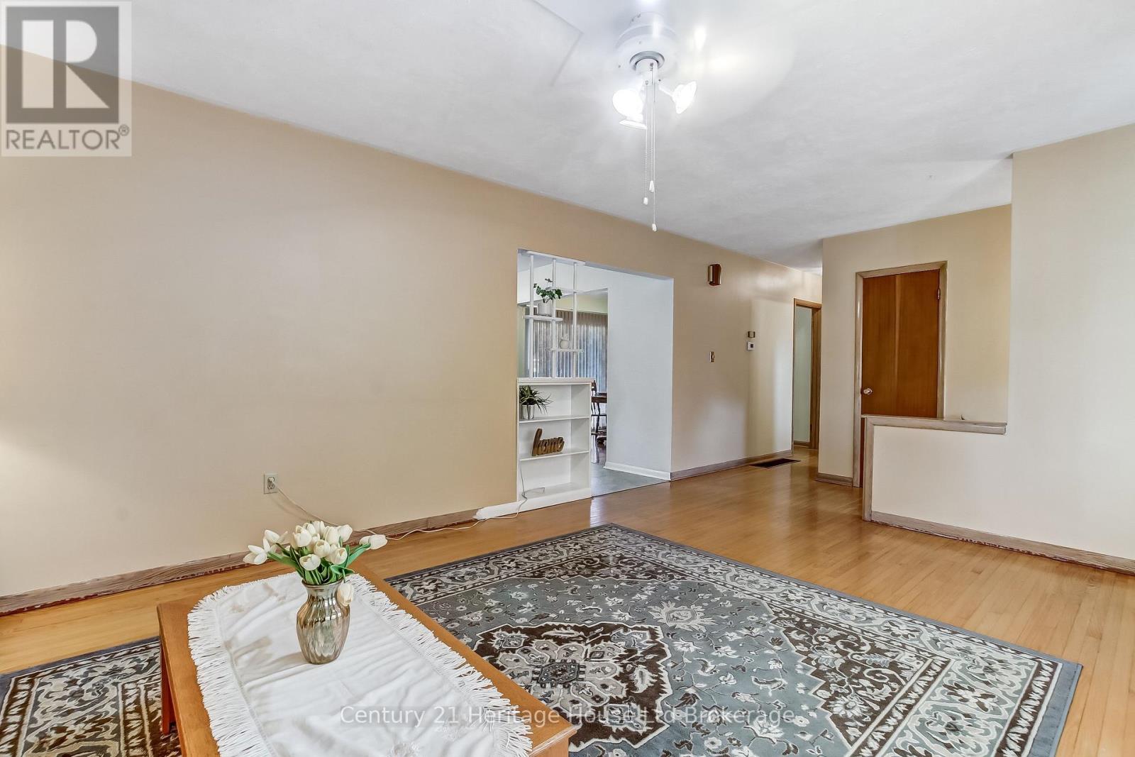 1009 Warwick Street, Woodstock, Ontario  N4S 4S3 - Photo 7 - X12461142