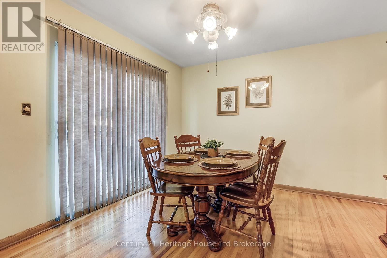 1009 Warwick Street, Woodstock, Ontario  N4S 4S3 - Photo 8 - X12461142