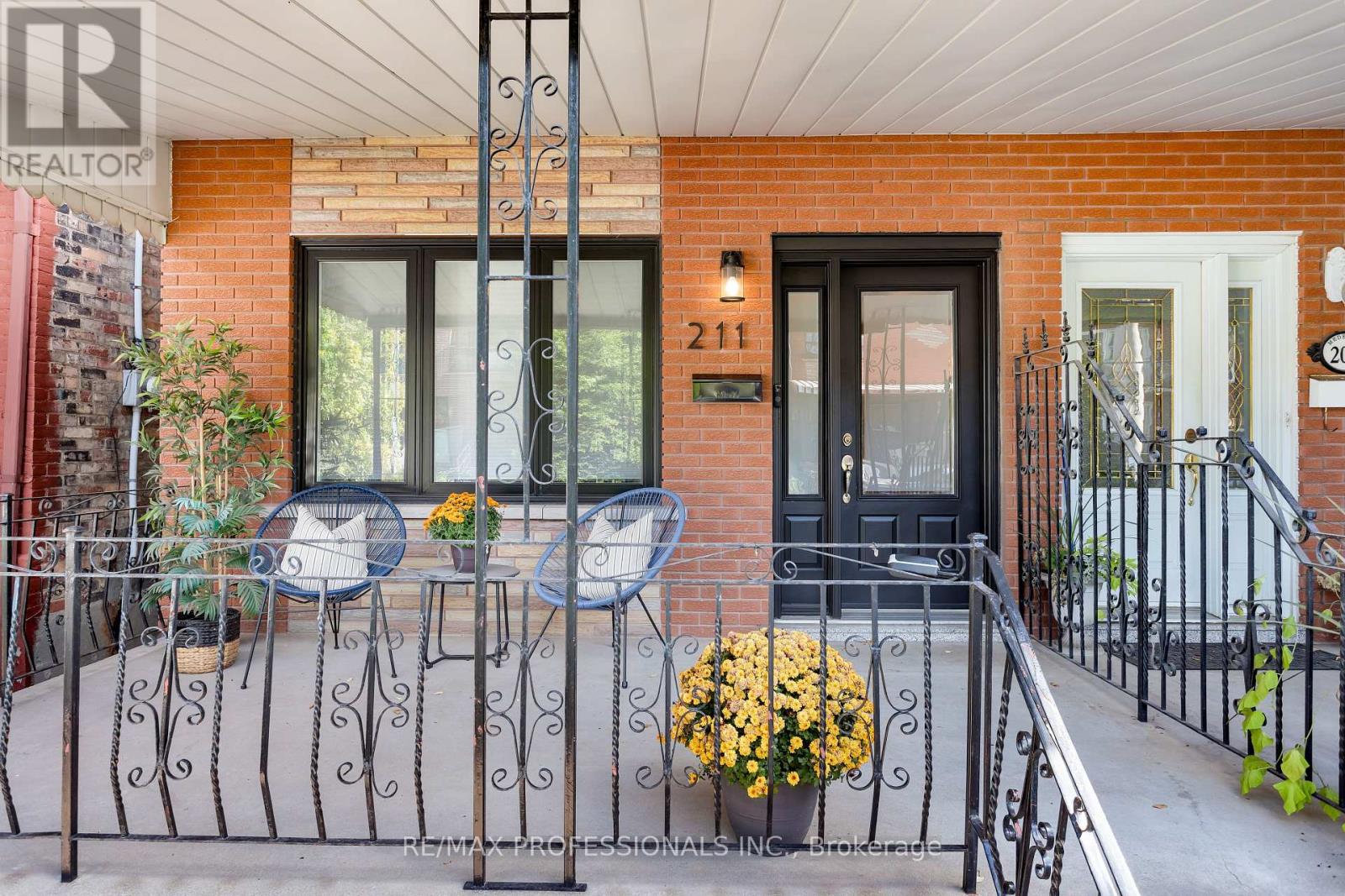 211 MARKHAM STREET, Toronto, Ontario