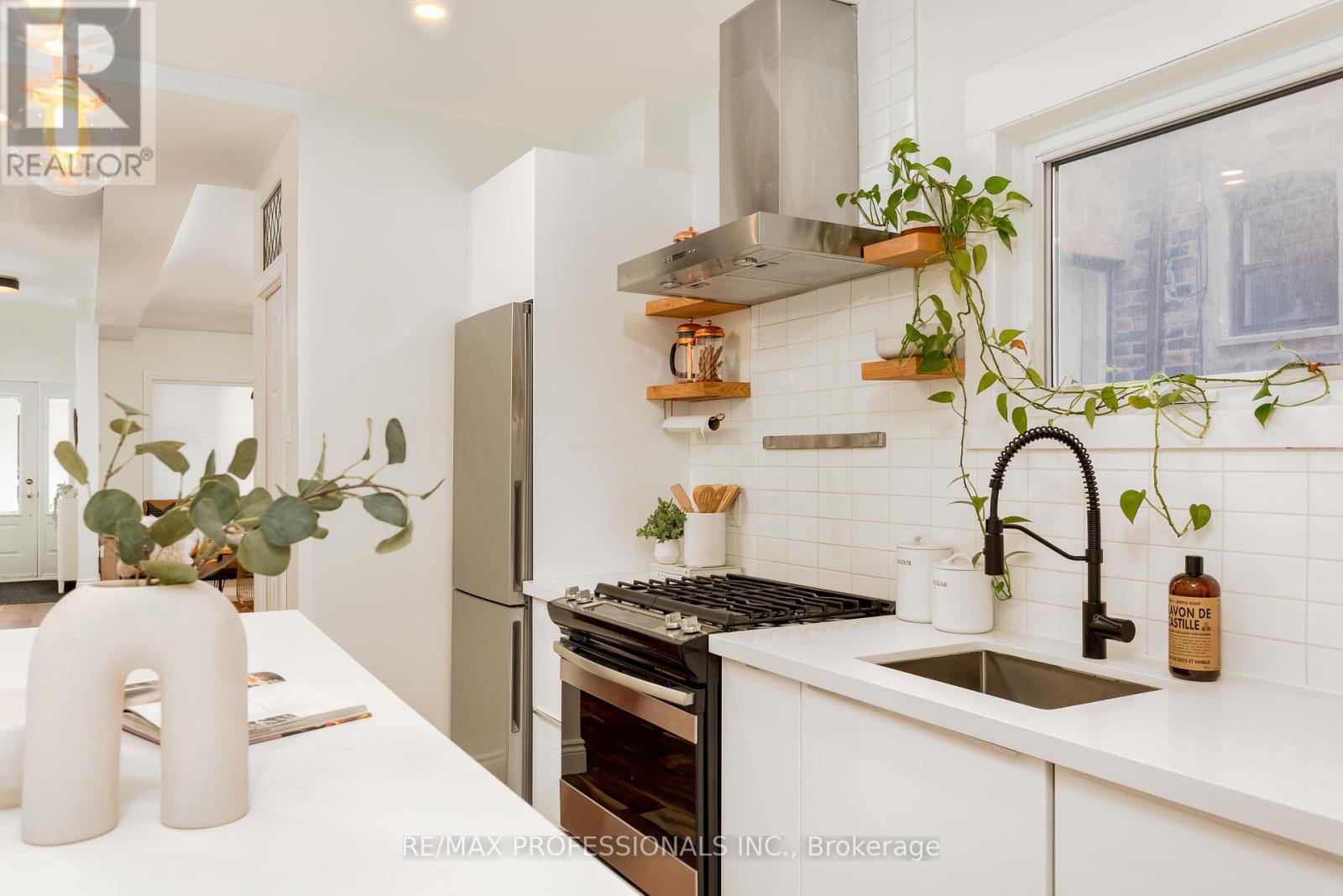 211 Markham Street, Toronto, Ontario  M6J 2G7 - Photo 14 - C12461025