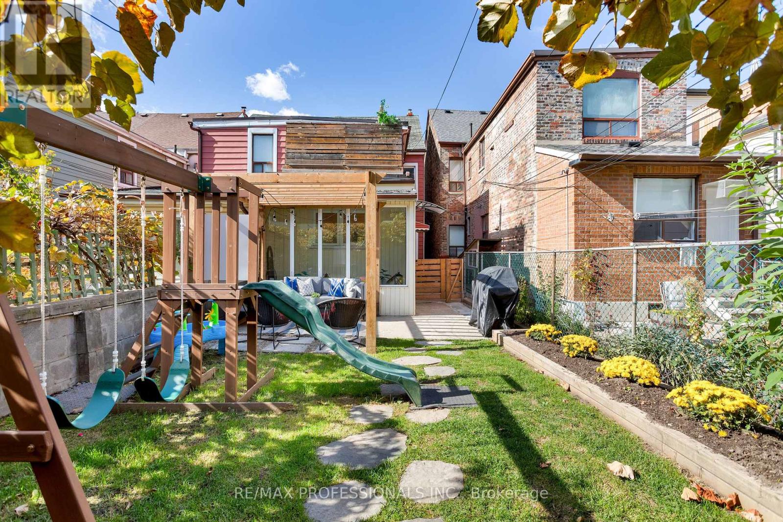 211 Markham Street, Toronto, Ontario  M6J 2G7 - Photo 18 - C12461025