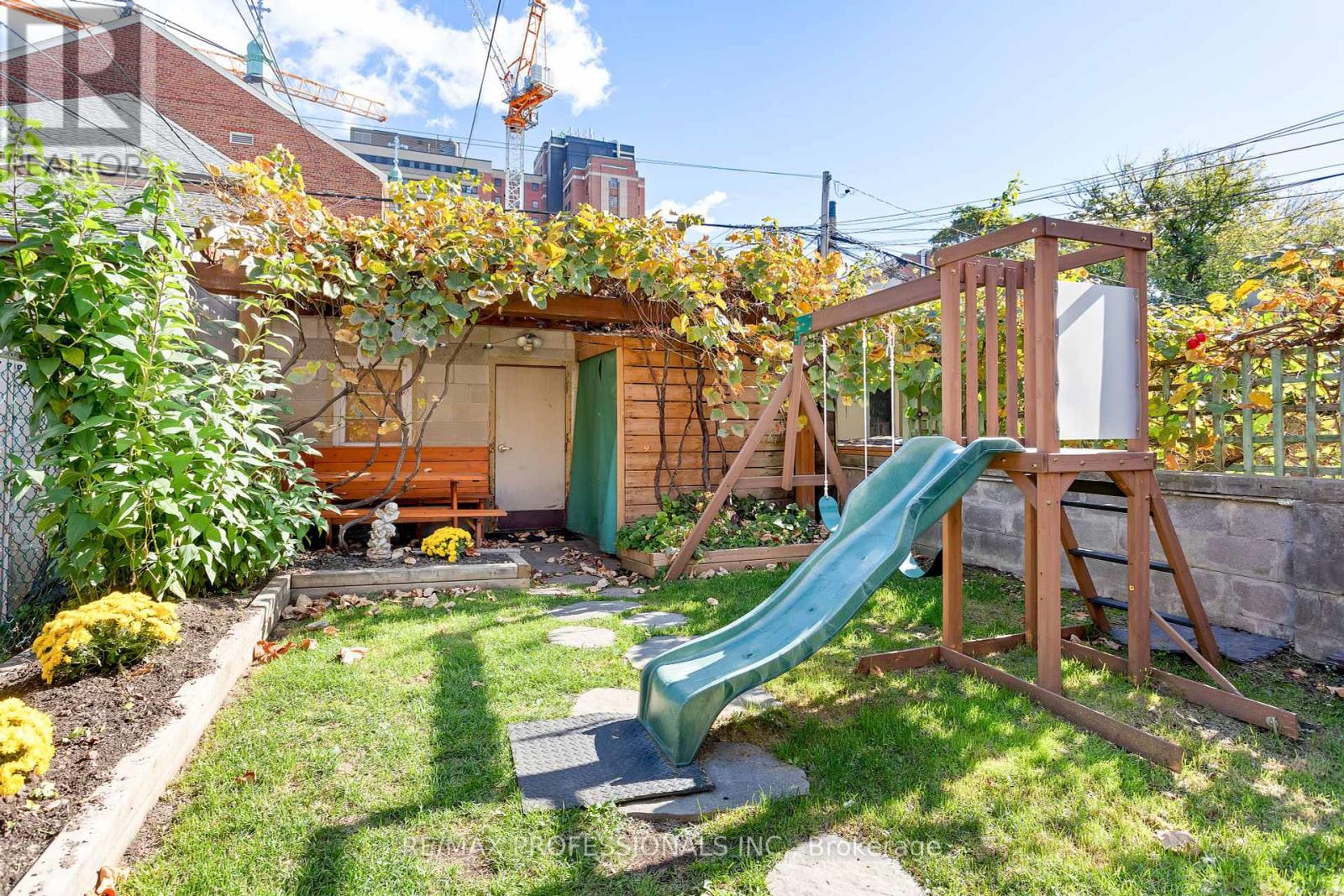 211 Markham Street, Toronto, Ontario  M6J 2G7 - Photo 21 - C12461025
