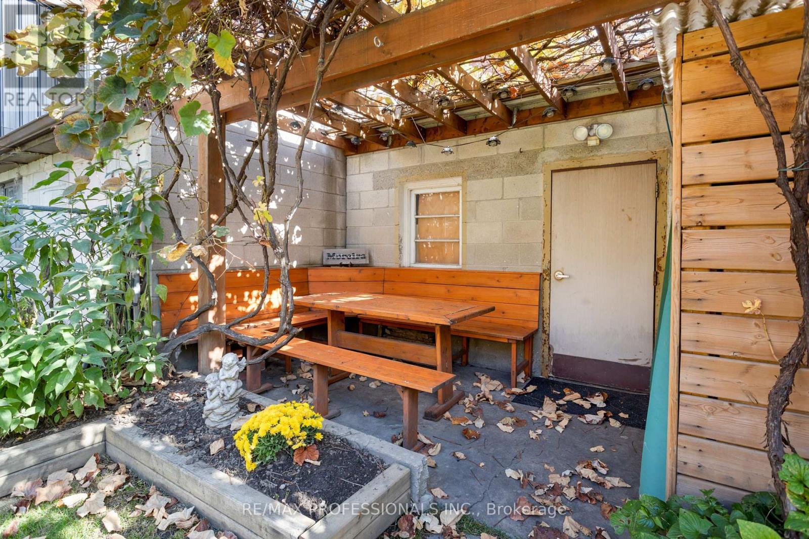 211 Markham Street, Toronto, Ontario  M6J 2G7 - Photo 22 - C12461025