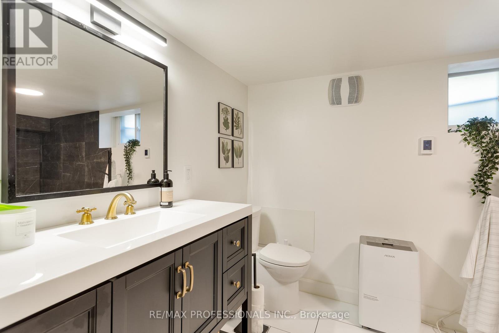 211 Markham Street, Toronto, Ontario  M6J 2G7 - Photo 47 - C12461025