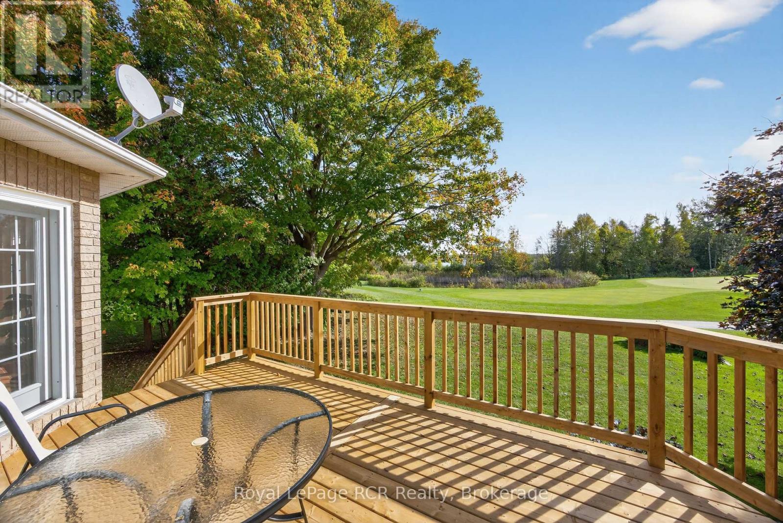 68 Fairway Crescent, Wasaga Beach, Ontario  L9Z 1B8 - Photo 10 - S12461149