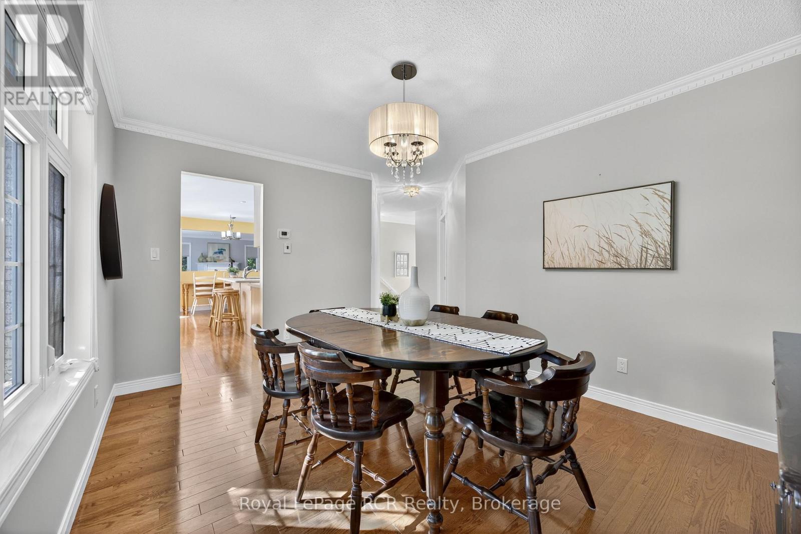 68 Fairway Crescent, Wasaga Beach, Ontario  L9Z 1B8 - Photo 11 - S12461149