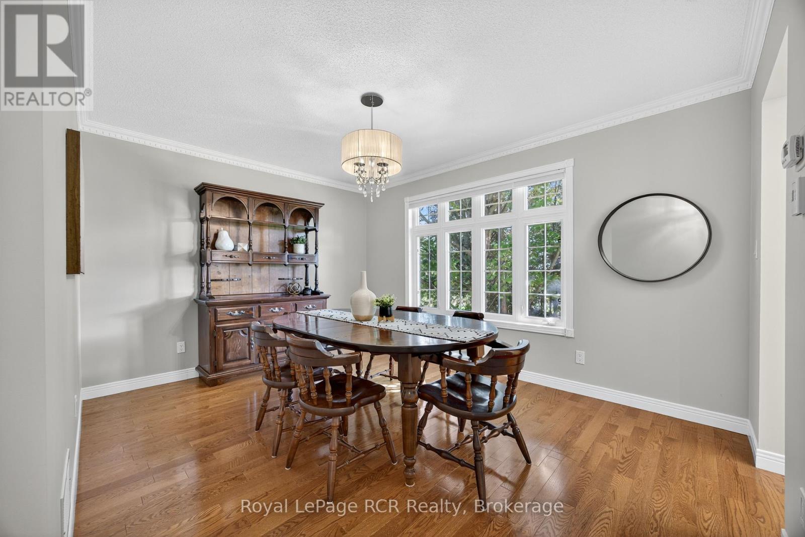 68 Fairway Crescent, Wasaga Beach, Ontario  L9Z 1B8 - Photo 12 - S12461149