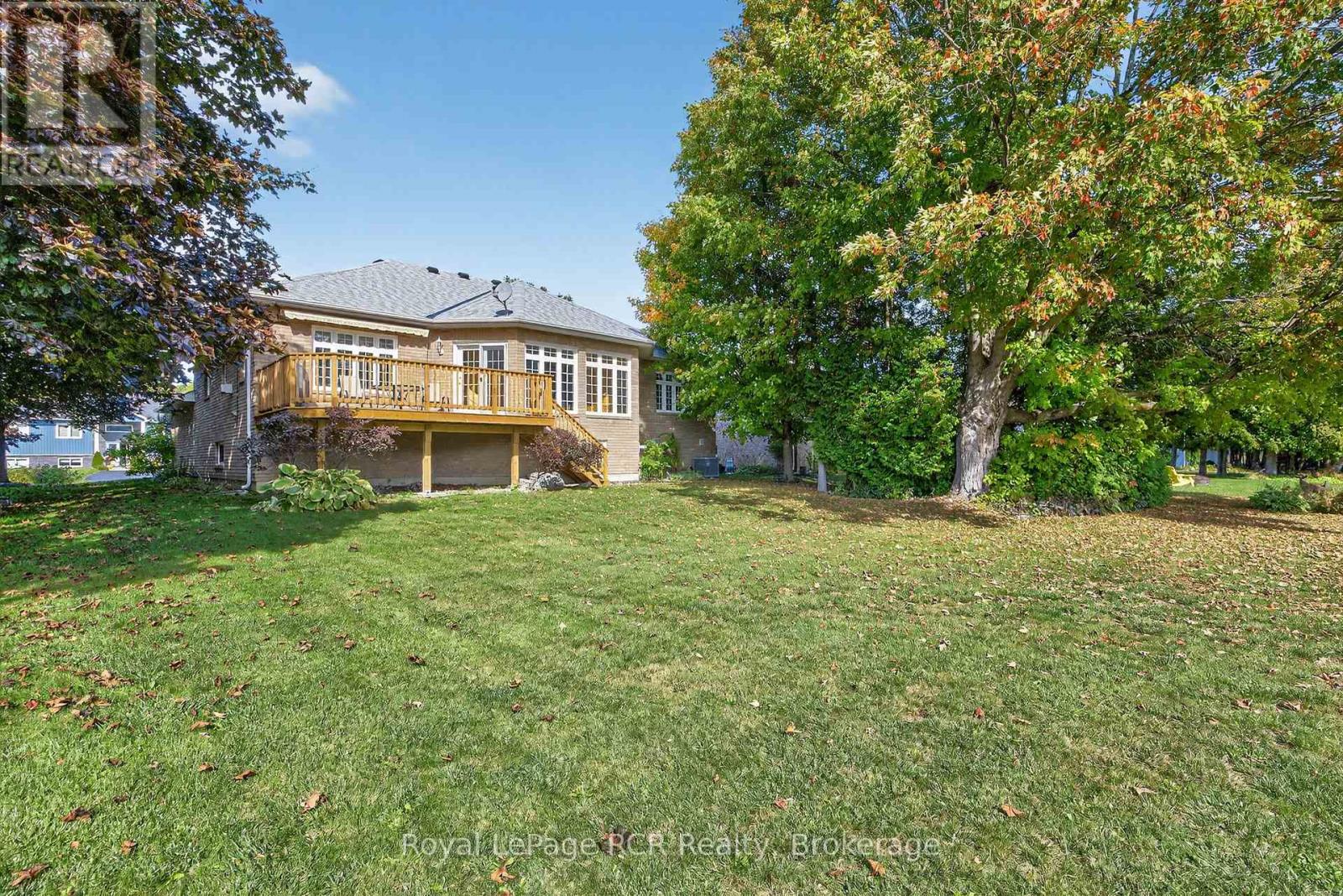 68 Fairway Crescent, Wasaga Beach, Ontario  L9Z 1B8 - Photo 23 - S12461149