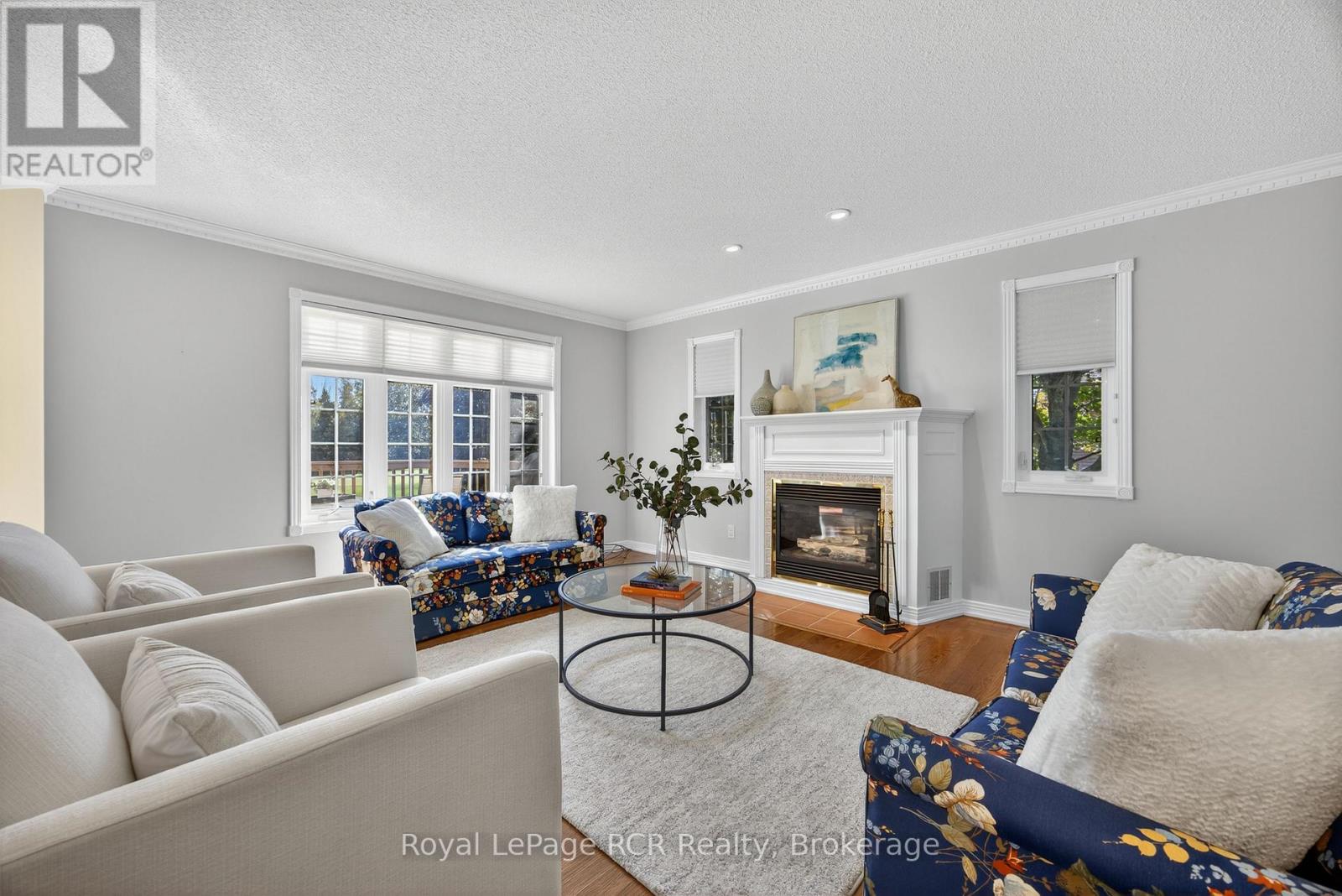 68 Fairway Crescent, Wasaga Beach, Ontario  L9Z 1B8 - Photo 4 - S12461149