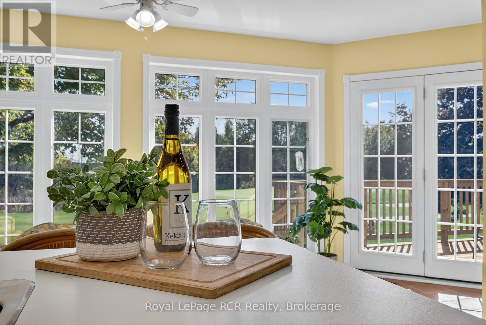 68 Fairway Crescent, Wasaga Beach, Ontario  L9Z 1B8 - Photo 8 - S12461149