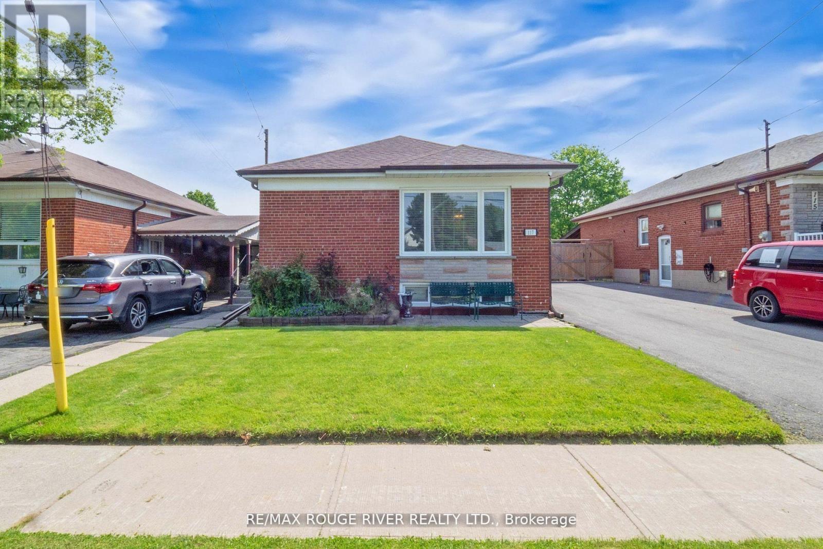 117 SHROPSHIRE DRIVE, Toronto, Ontario