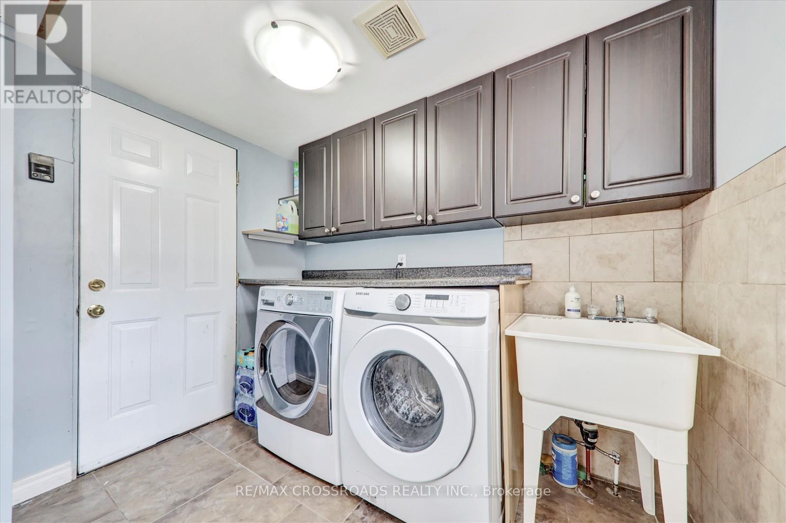33 Greenhalf Drive, Ajax, Ontario  L1S 7N7 - Photo 11 - E12461011