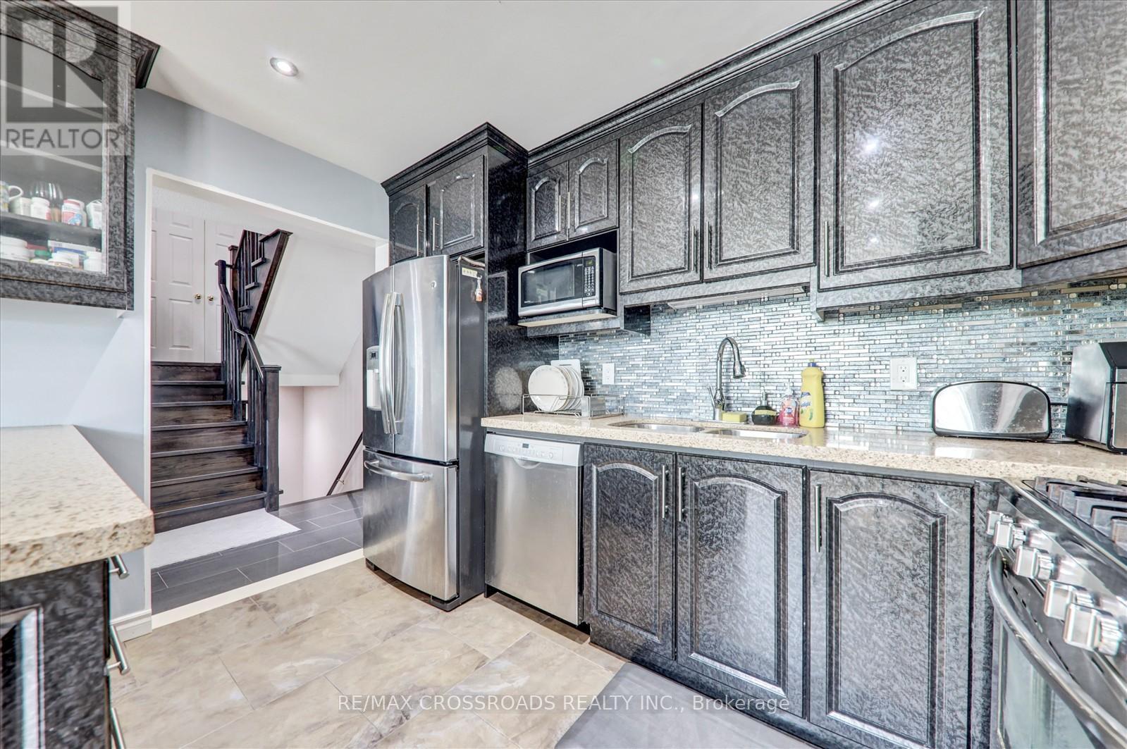 33 Greenhalf Drive, Ajax, Ontario  L1S 7N7 - Photo 14 - E12461011