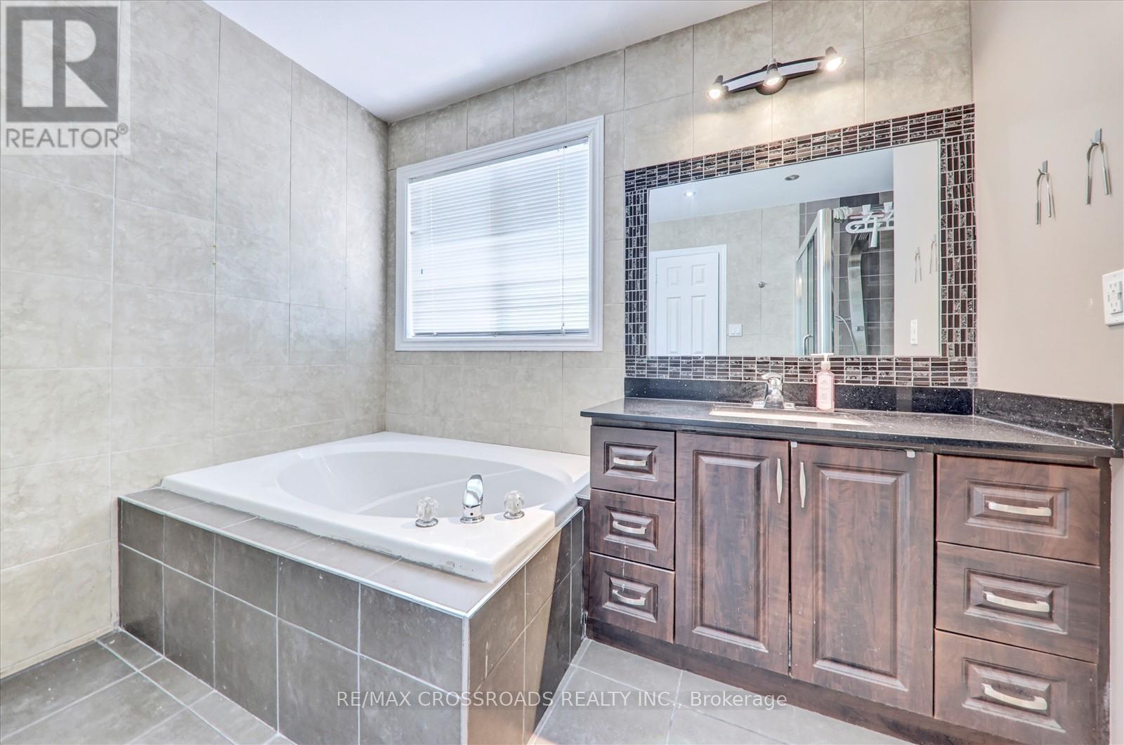33 Greenhalf Drive, Ajax, Ontario  L1S 7N7 - Photo 23 - E12461011