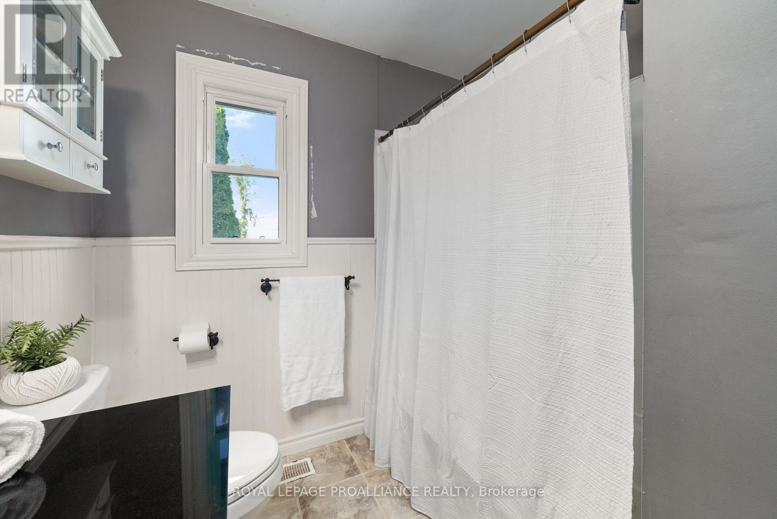 1067 Airport Parkway, Belleville, Ontario  K8N 4Z6 - Photo 18 - X12461146