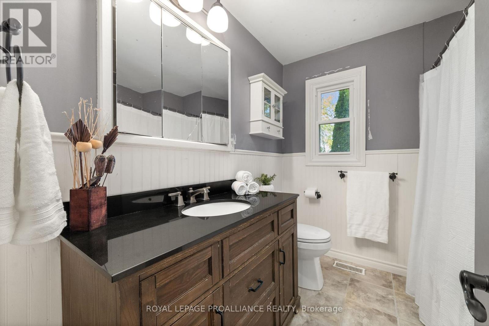 1067 Airport Parkway, Belleville, Ontario  K8N 4Z6 - Photo 19 - X12461146