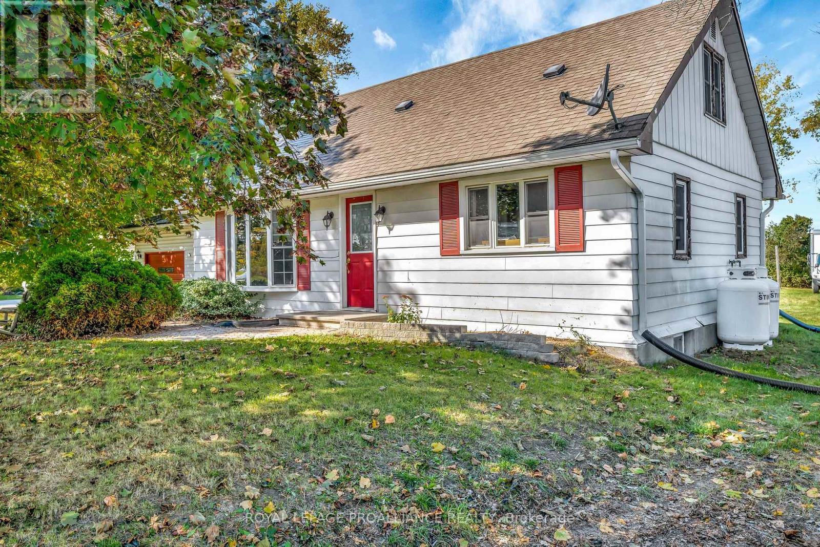 1067 Airport Parkway, Belleville, Ontario  K8N 4Z6 - Photo 2 - X12461146