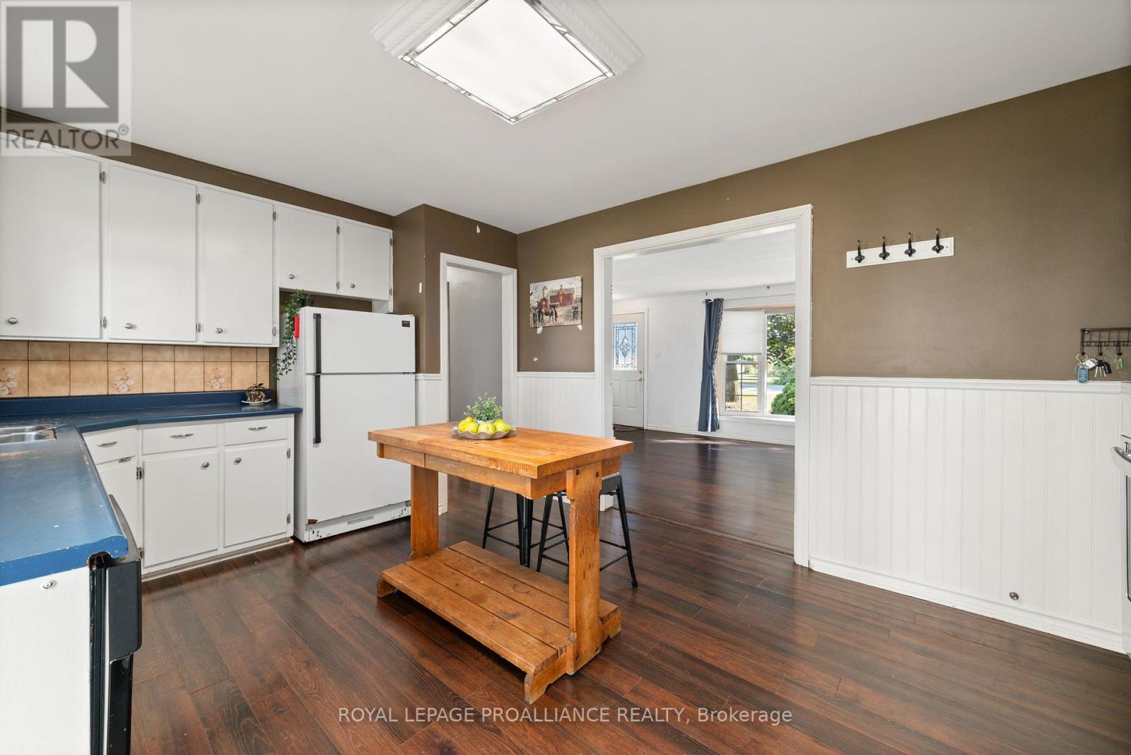 1067 Airport Parkway, Belleville, Ontario  K8N 4Z6 - Photo 8 - X12461146