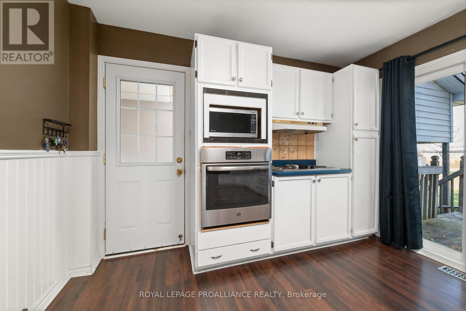 1067 Airport Parkway, Belleville, Ontario  K8N 4Z6 - Photo 9 - X12461146