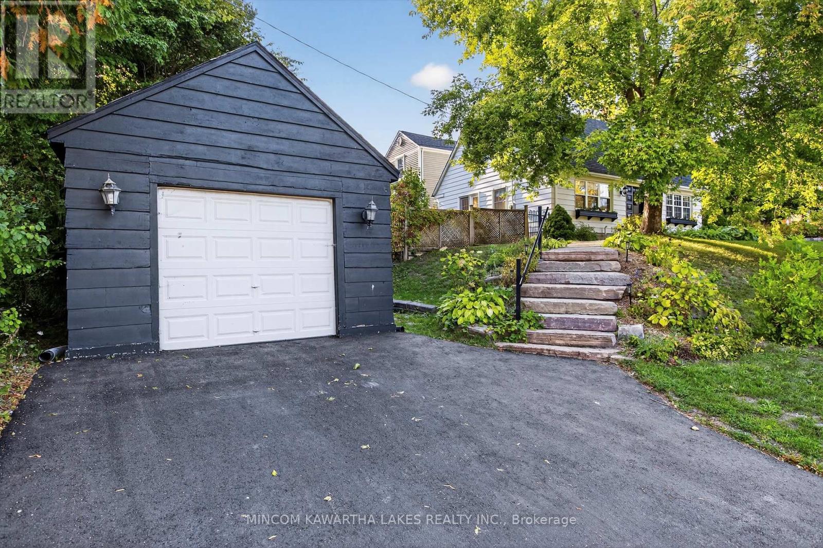 375 Albertus Avenue, Peterborough, Ontario  K9J 5Z7 - Photo 2 - X12461183