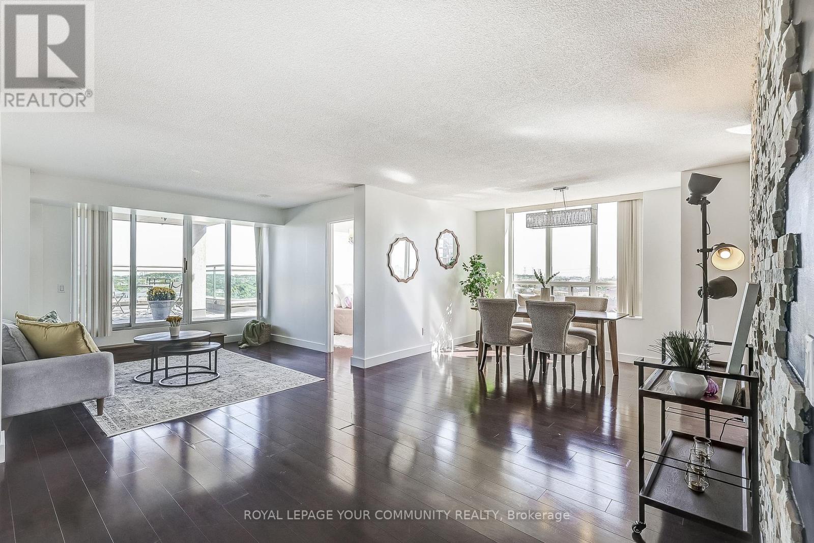 905 - 350 Red Maple Road, Richmond Hill, Ontario  L4C 0T5 - Photo 6 - N12461046