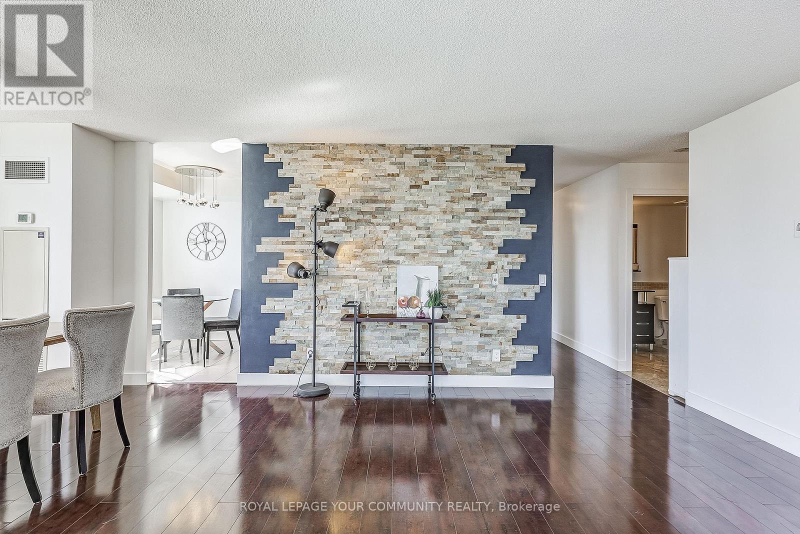 905 - 350 Red Maple Road, Richmond Hill, Ontario  L4C 0T5 - Photo 8 - N12461046