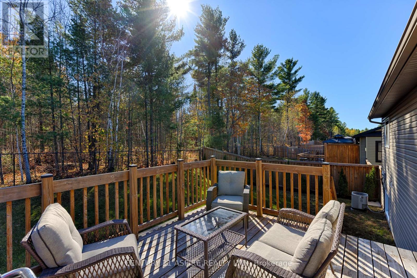 41 Dustin Drive, Petawawa, Ontario  K8H 0G3 - Photo 12 - X12461190