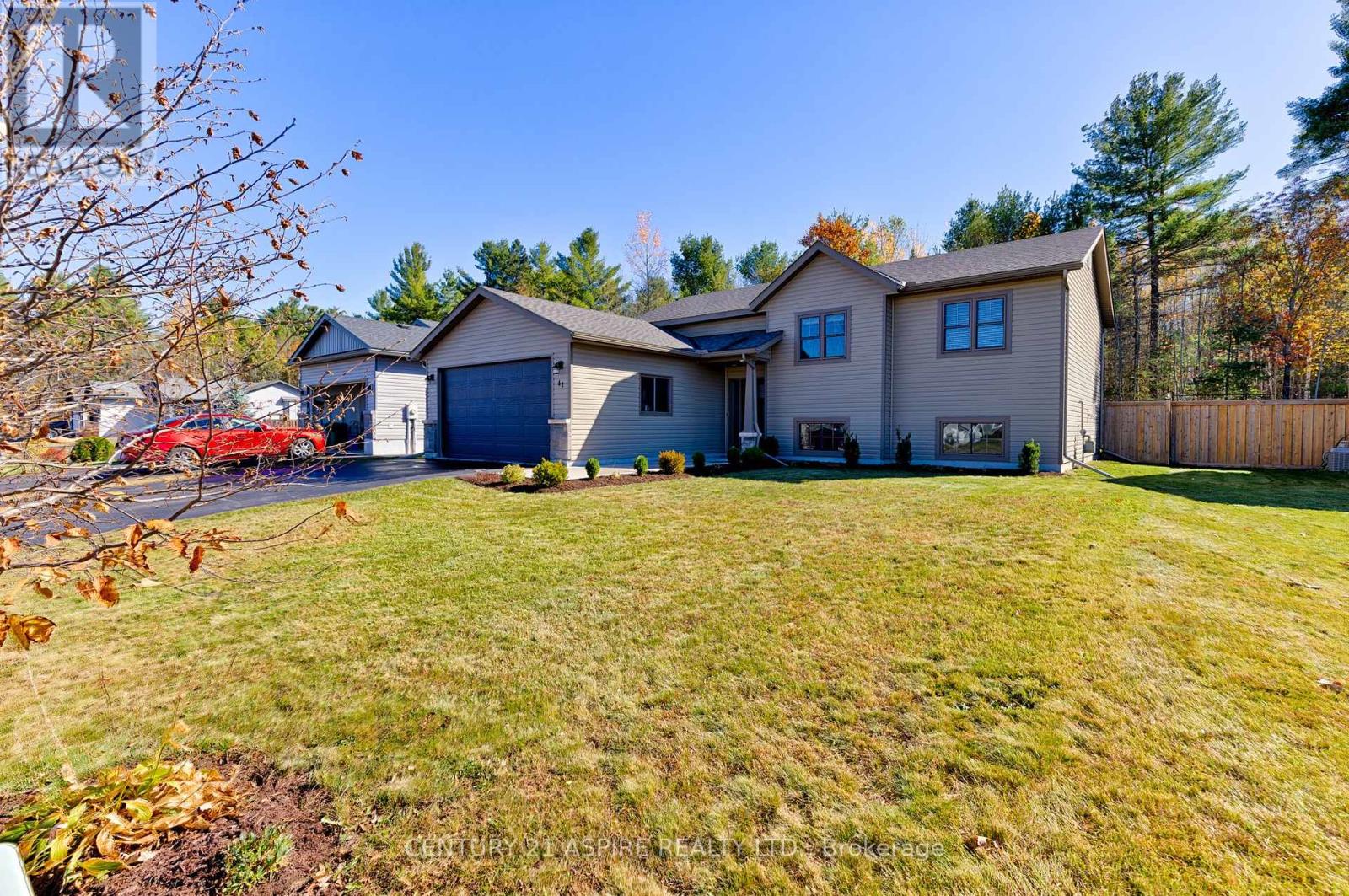 41 Dustin Drive, Petawawa, Ontario  K8H 0G3 - Photo 2 - X12461190