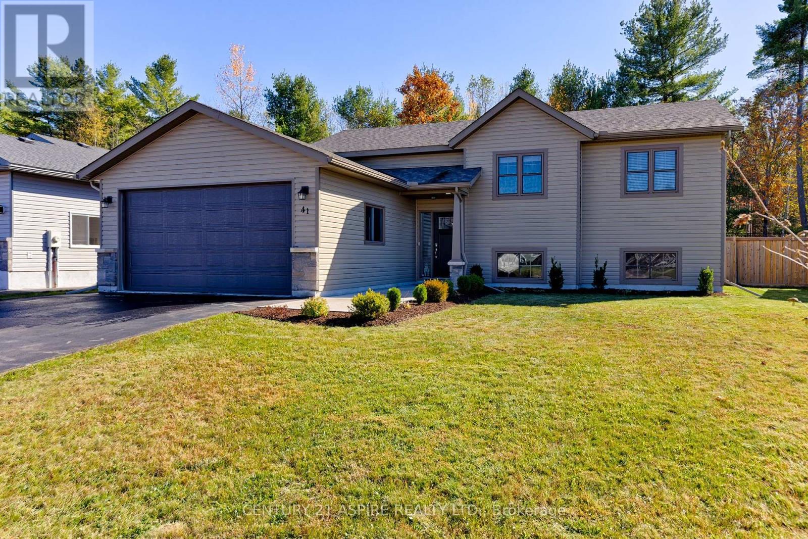 41 Dustin Drive, Petawawa, Ontario  K8H 0G3 - Photo 3 - X12461190