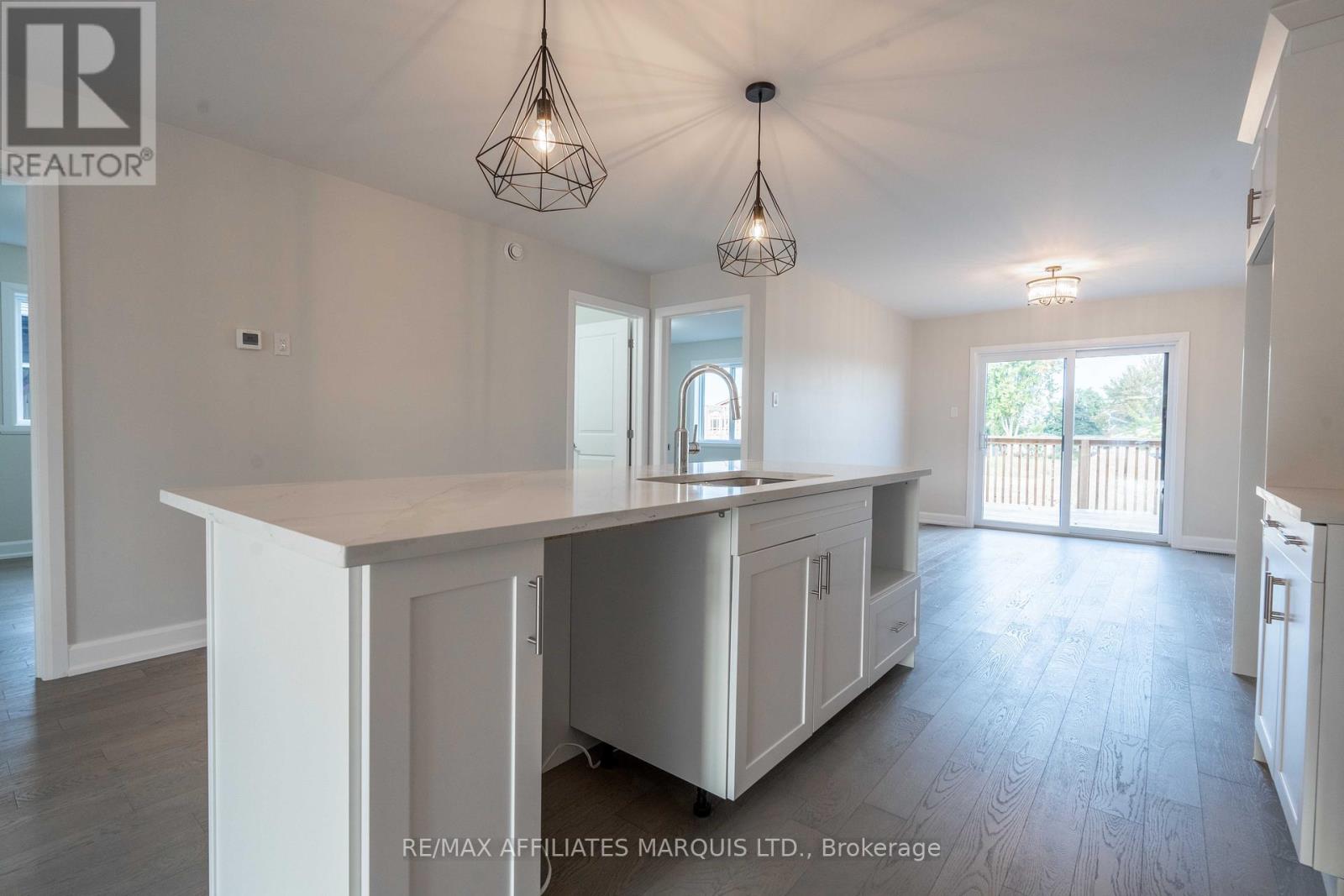 112 Woodland Drive, Cornwall, Ontario  K6H 0H2 - Photo 10 - X12461088