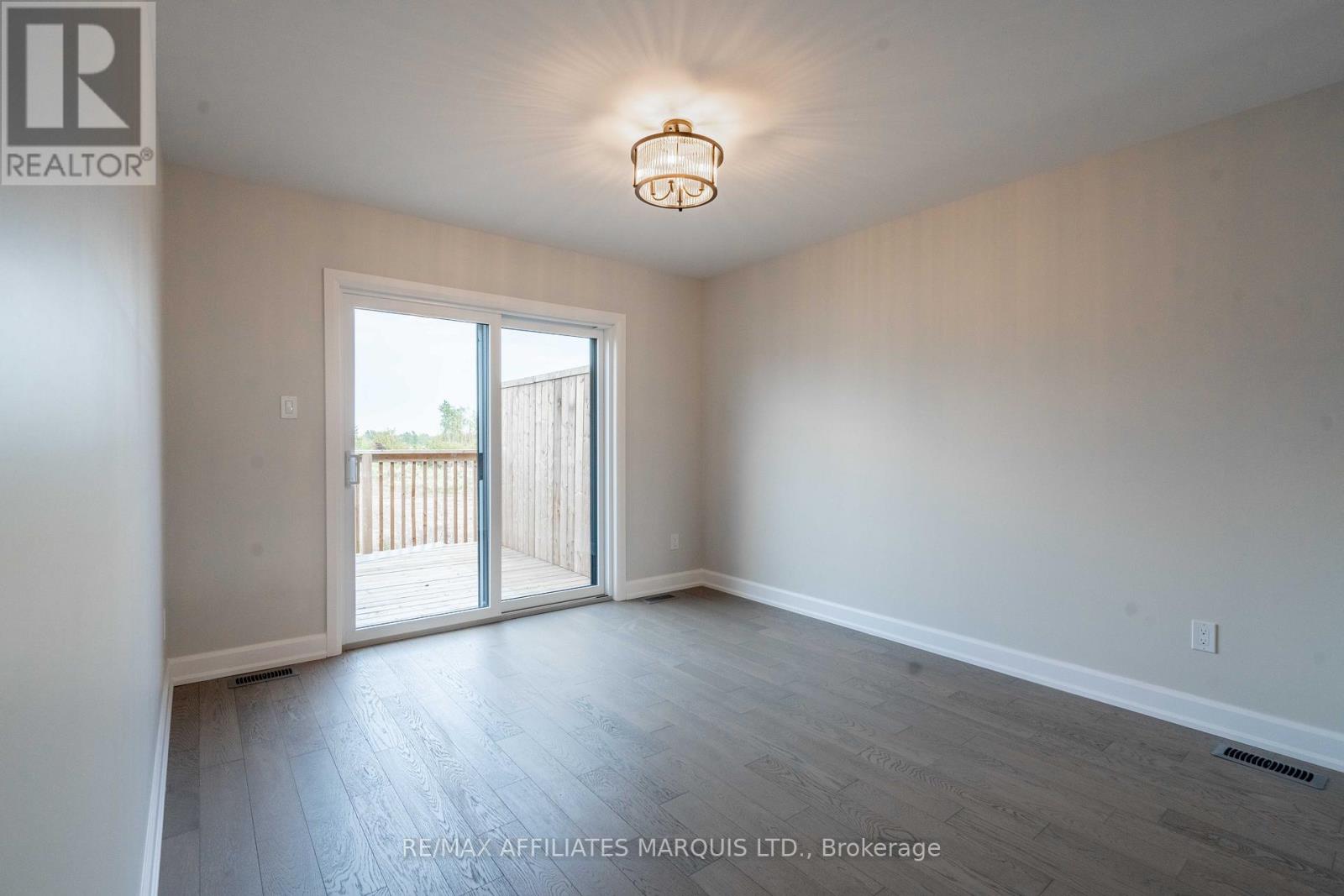 112 Woodland Drive, Cornwall, Ontario  K6H 0H2 - Photo 11 - X12461088