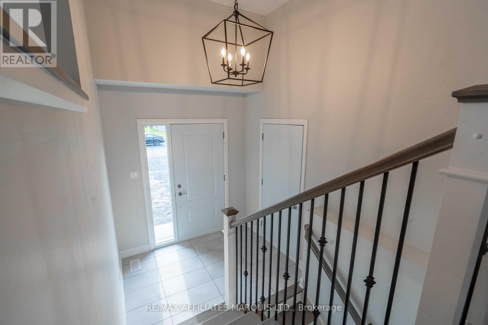 112 Woodland Drive, Cornwall, Ontario  K6H 0H2 - Photo 2 - X12461088