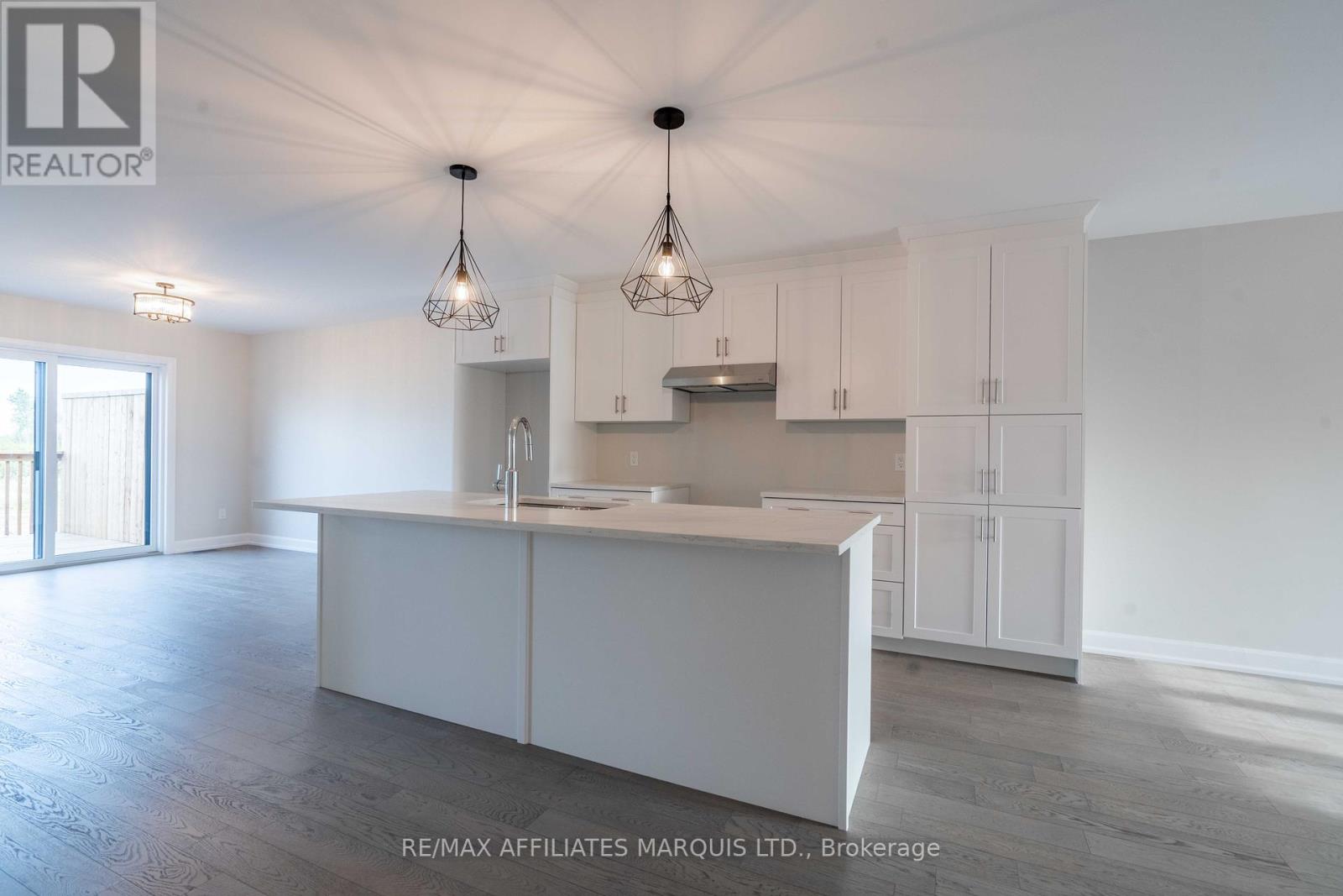 112 Woodland Drive, Cornwall, Ontario  K6H 0H2 - Photo 6 - X12461088