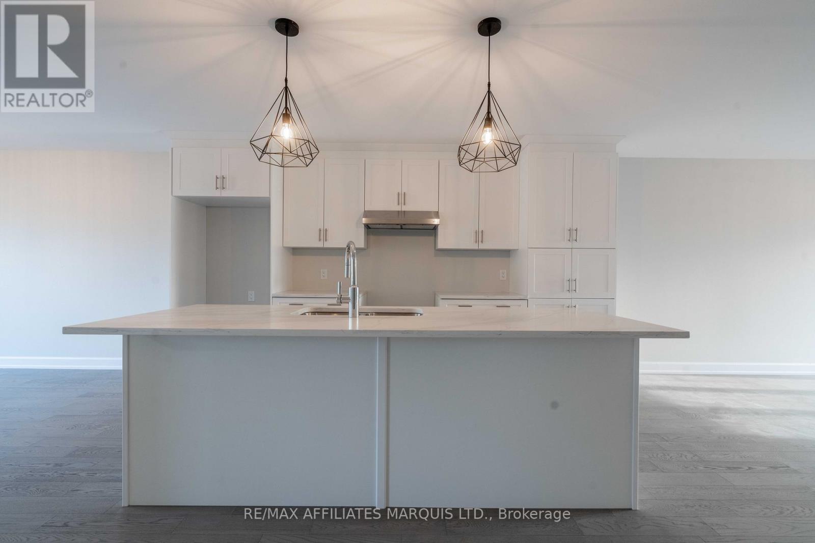 112 Woodland Drive, Cornwall, Ontario  K6H 0H2 - Photo 7 - X12461088