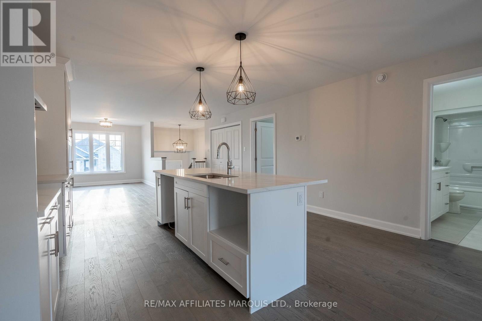112 Woodland Drive, Cornwall, Ontario  K6H 0H2 - Photo 8 - X12461088