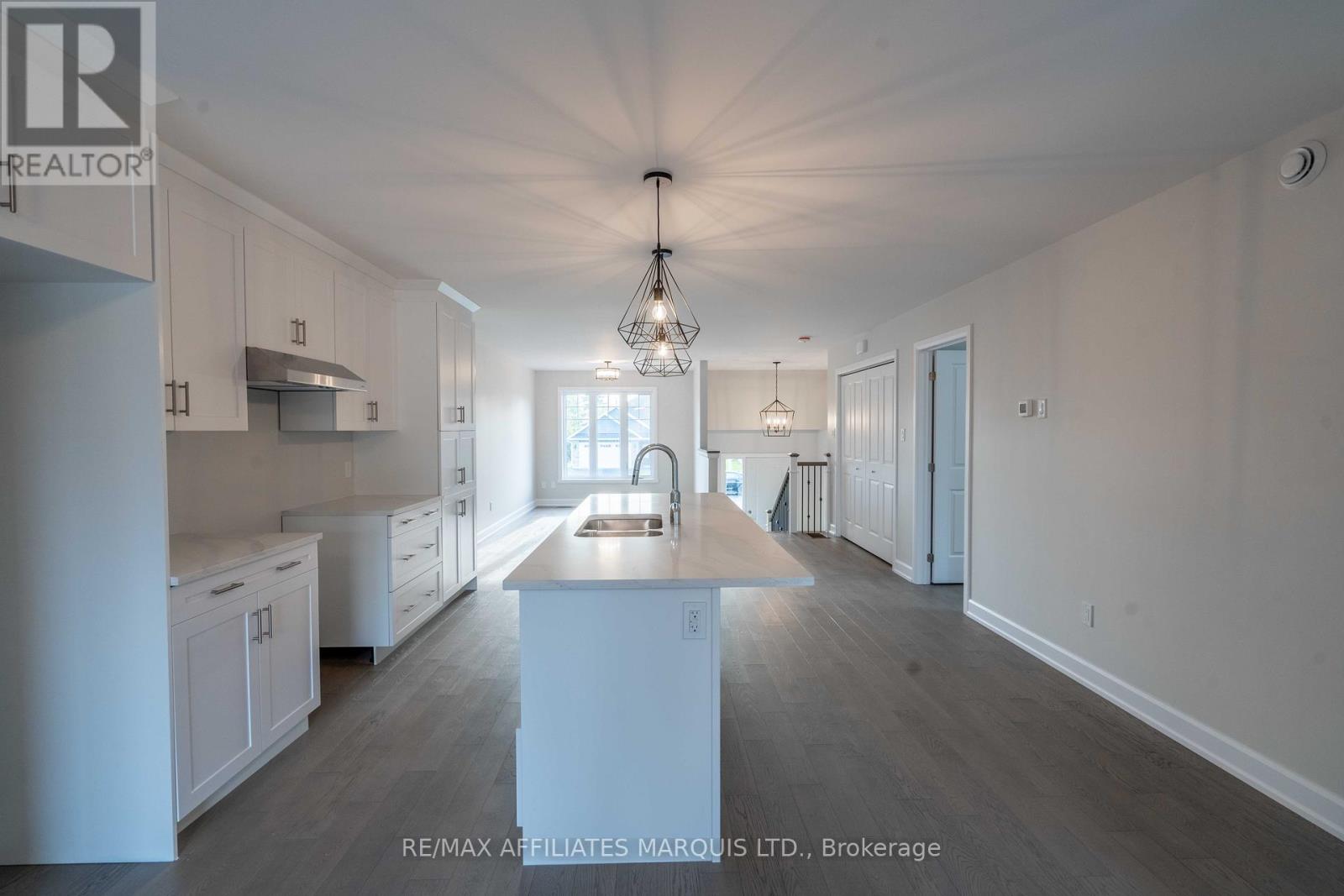 112 Woodland Drive, Cornwall, Ontario  K6H 0H2 - Photo 9 - X12461088