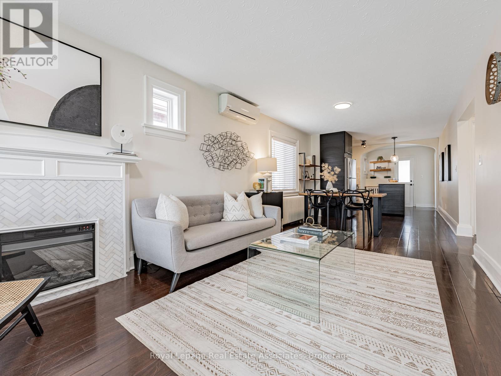 5 Little Boulevard, Toronto, Ontario  M6E 4N1 - Photo 3 - W12460974