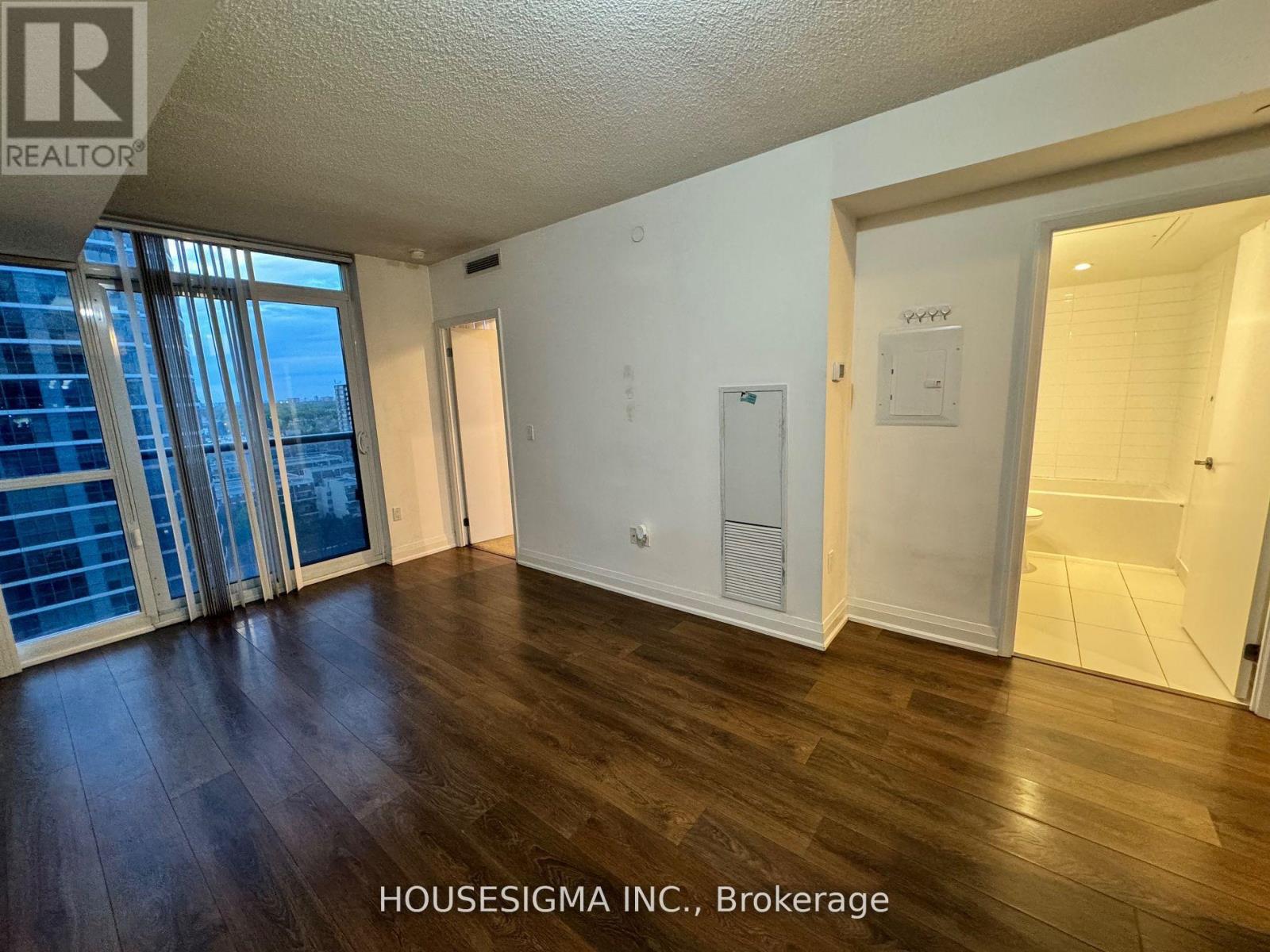1509 - 9 Valhalla Inn Road, Toronto, Ontario  M9B 1S9 - Photo 2 - W12460986