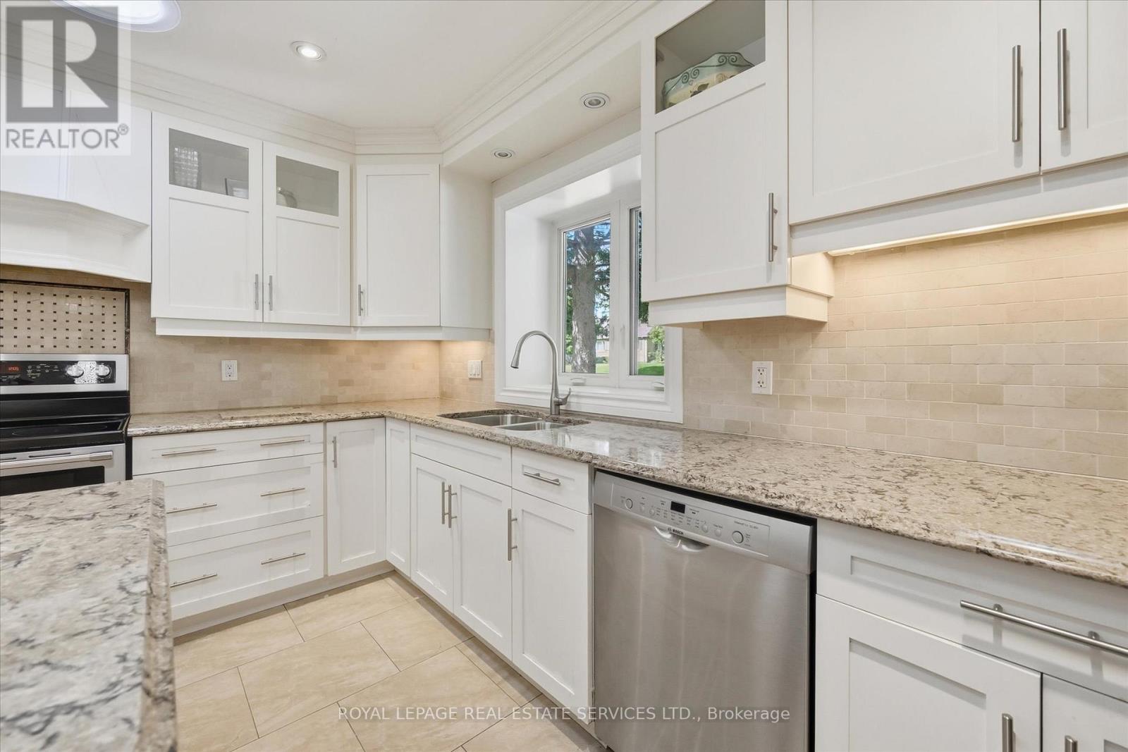 666 Cedar Avenue, Burlington, Ontario  L7T 2R5 - Photo 10 - W12460993