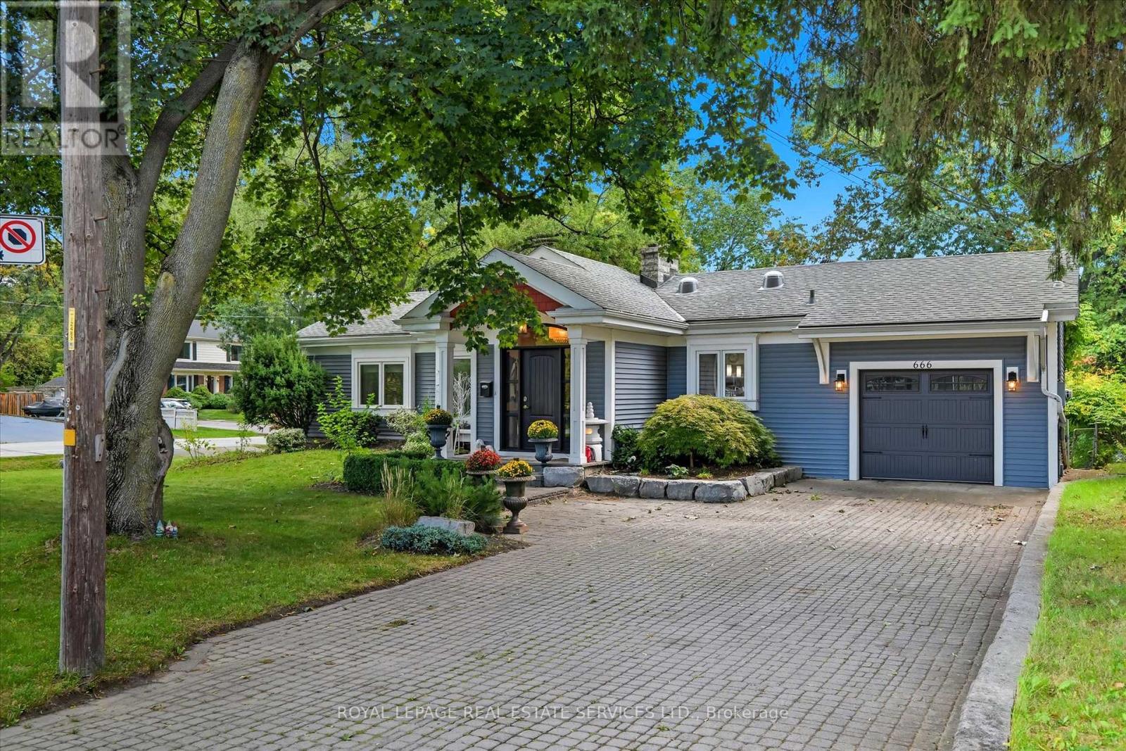 666 Cedar Avenue, Burlington, Ontario  L7T 2R5 - Photo 2 - W12460993
